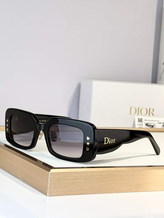 Picture of Dior Sunglasses _SKUfw79722225fw